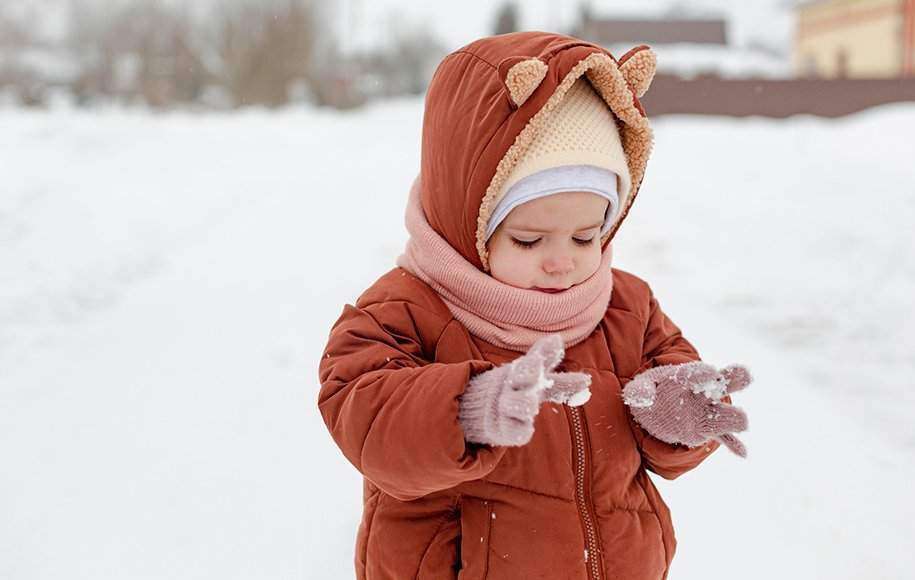 آموزش لباس پوشیدن به کودک با 12 ترفند ساده